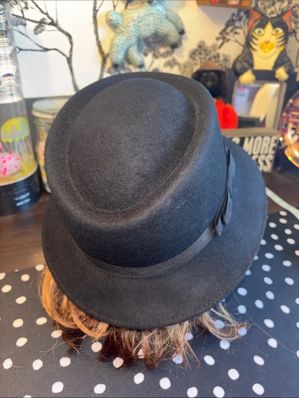 EUC VINTAGE NANCY structured classic black wool felt fedora features a structure